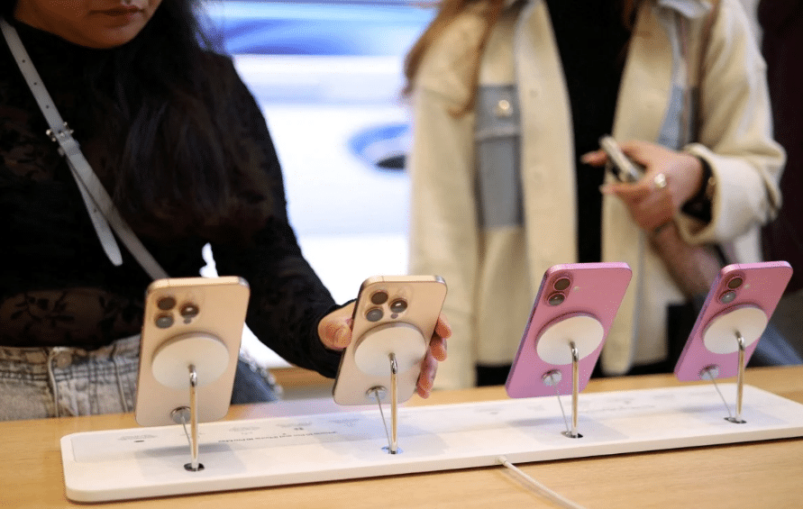 Apple Dominates Smartphone Market in China